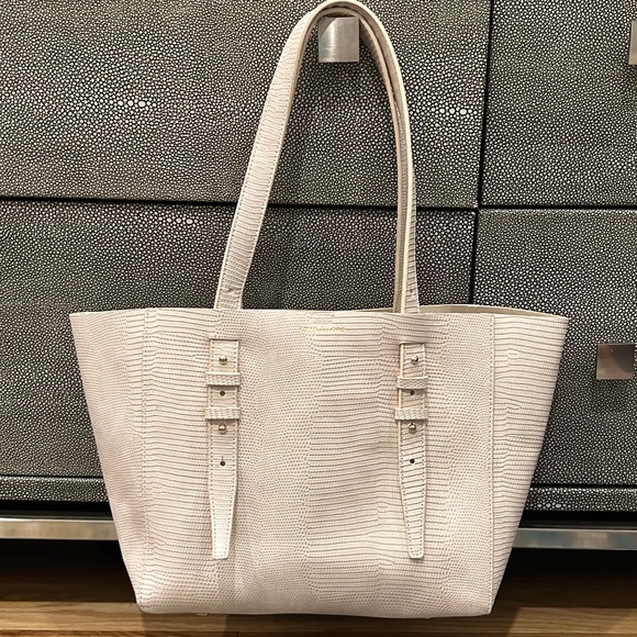 LOVE AND LORE TOTE - Picture 1 of 4